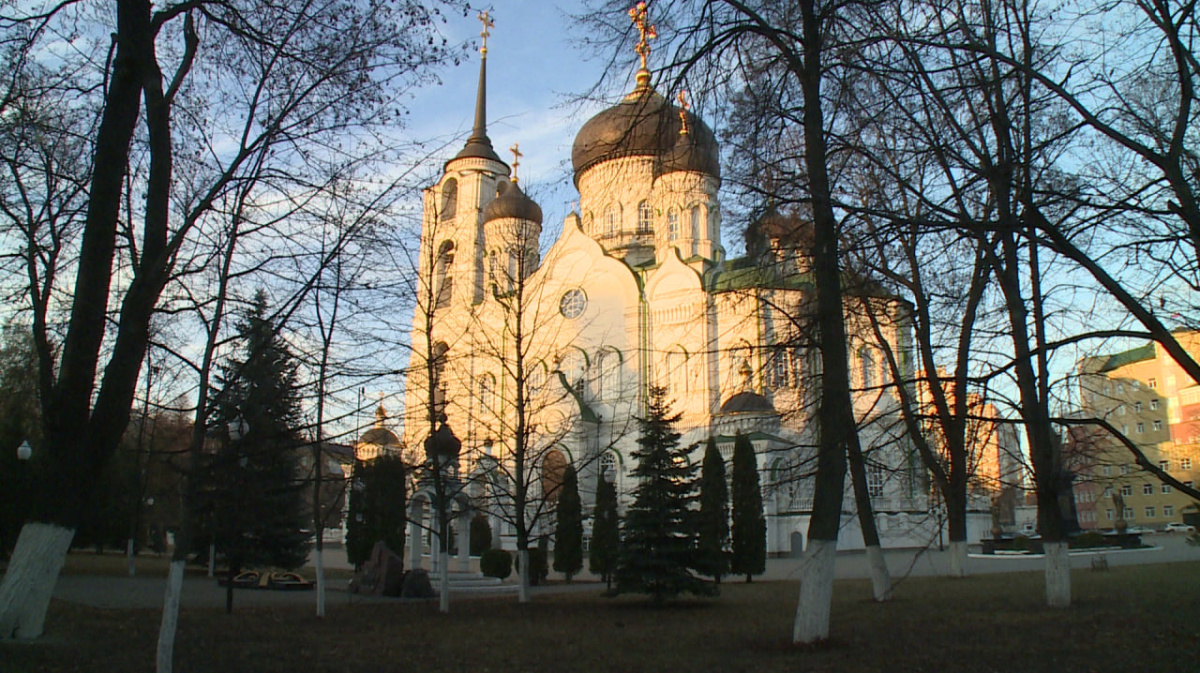 Благовещенский собор в Харькове ночью