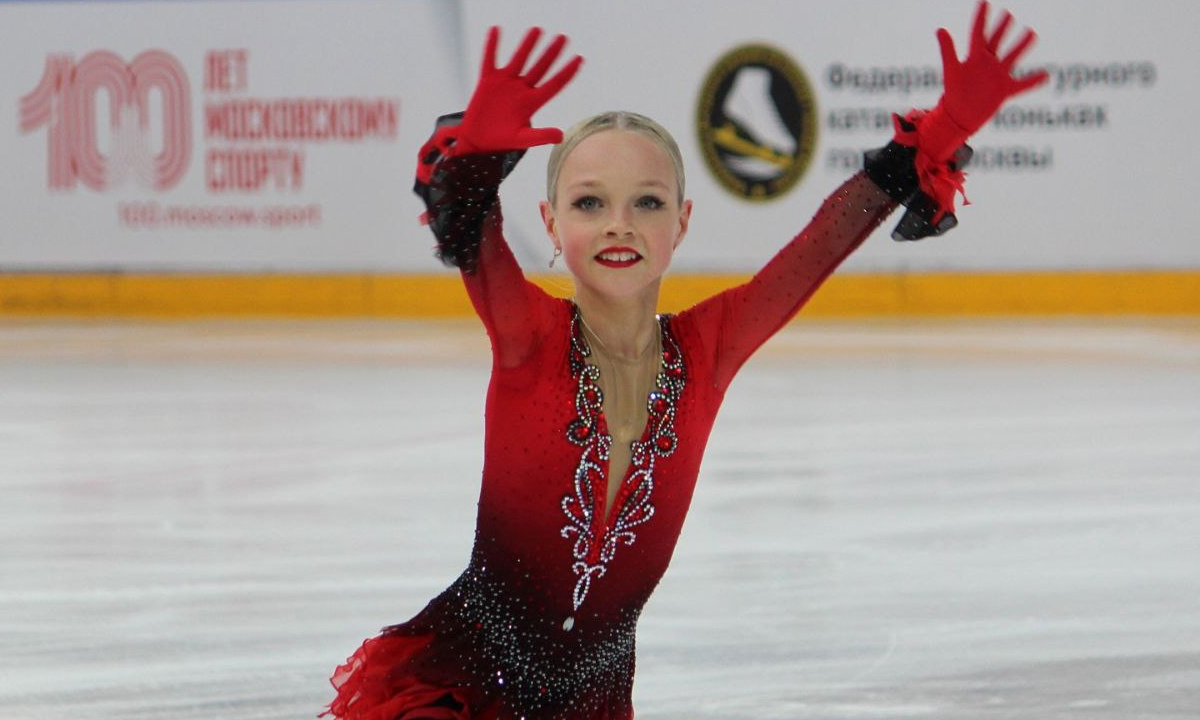 Фигуристка Скопцова выложила видео сексуального танца в коротком топе