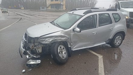 Два Renault Duster столкнулись под Воронежем: пострадала пенсионерка