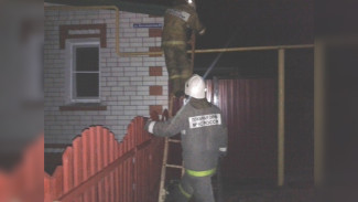 В Воронежской области из-за короткого замыкания вспыхнул дом: в огне погибла женщина