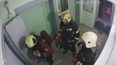 В Воронеже иностранцы бросили дымовую шашку в арендованную квартиру