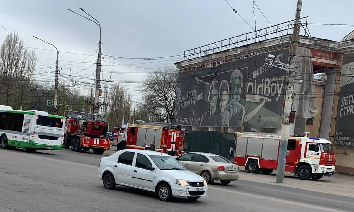 Пожарные съехались к ДК Кирова в Воронеже – Новости Воронежа и Воронежской  области – Вести Воронеж