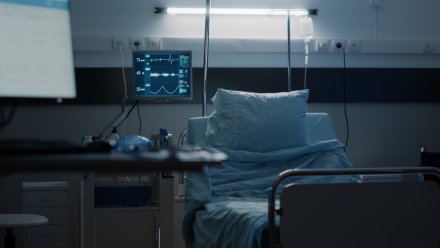 Пострадавшая при атаке БПЛА на Воронеж женщина остаётся в реанимации