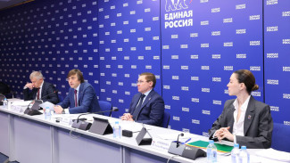 «Единая Россия» и Минпросвещения обсудили капремонт и строительство объектов образования