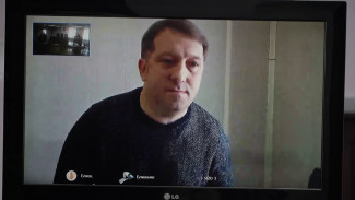 Обвиняемый в коррупции воронежский депутат попытался разжалобить суд маленькой дочкой