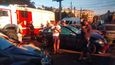ГИБДД рассказала подробности массовой аварии в центре Воронежа 