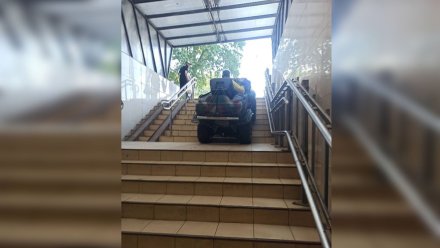 Полиция заинтересовалась проехавшим по подземному переходу в Воронеже квадроциклистом