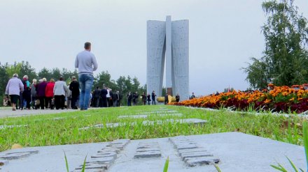 В Воронеже пожаловались на водителей квадроциклов, облюбовавших мемориальный комплекс