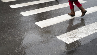 Двухлетняя девочка и 2 женщины пострадали в столкновении BMW в центре Воронежа