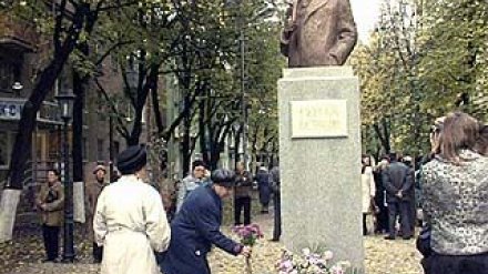 Памятник Сергею Есенину появился в Воронеже ровно год назад