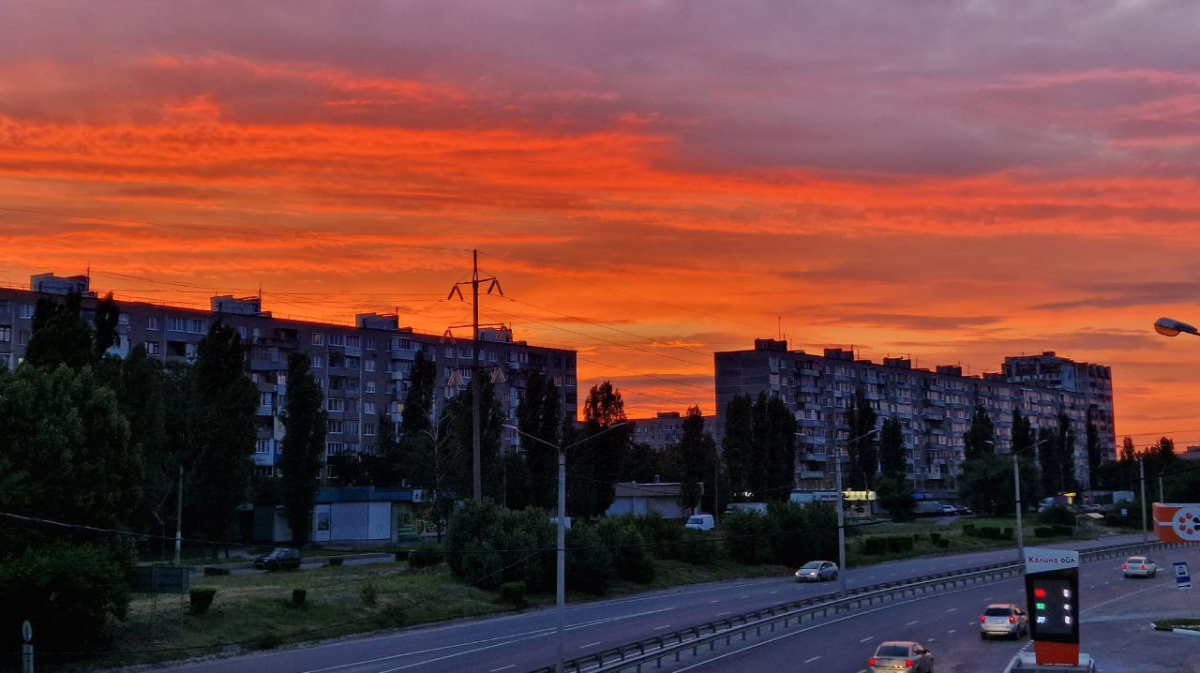 Жители Воронежской области показали на фото огненно-розовый закат ...