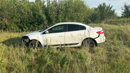 Пассажирка Renault Fluence попала в больницу после ДТП на трассе Воронеж – Луганск