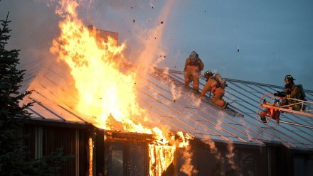 В Воронежской области после пожара пенсионеры попали в больницу с ожогами