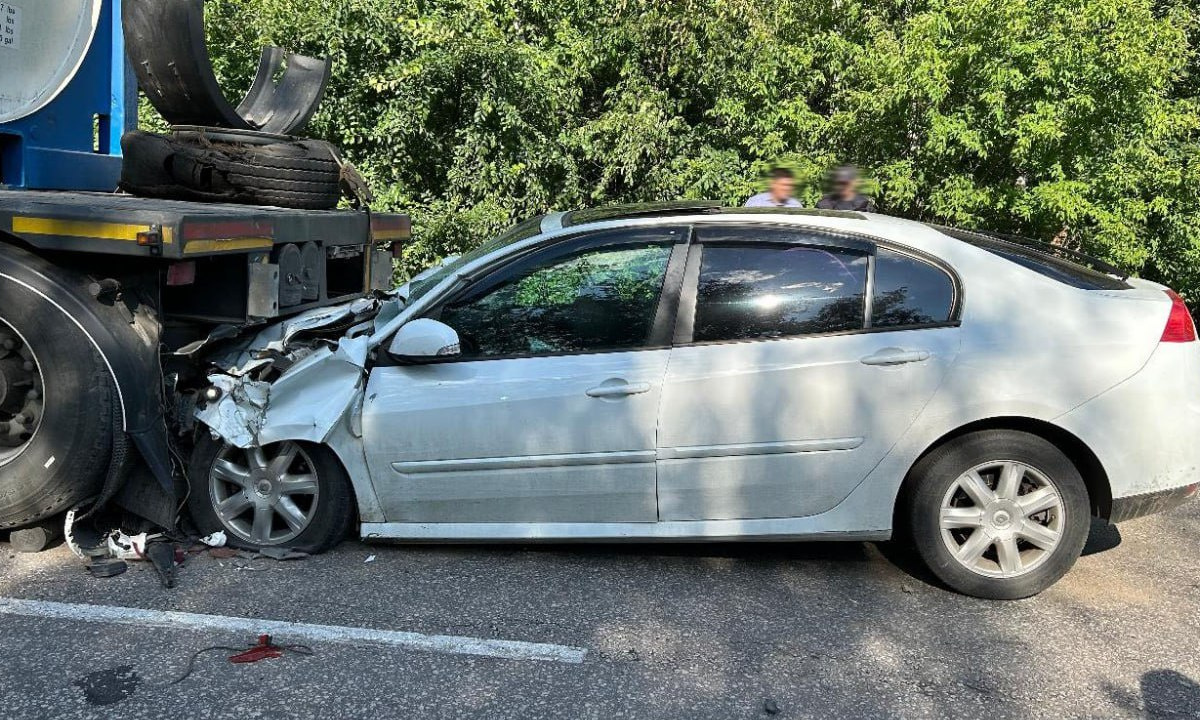 Два пассажира Renault пострадали в ДТП с фурой в Воронежской области –  Новости Воронежа и Воронежской области – Вести Воронеж