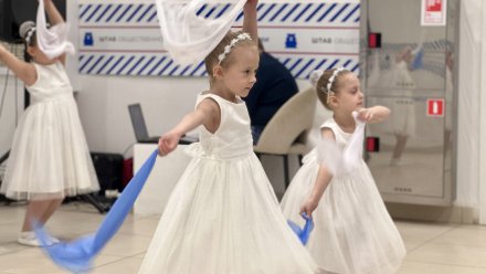 В Штабе общественной поддержки «Единой России» прошел праздничный концерт для воронежских мам