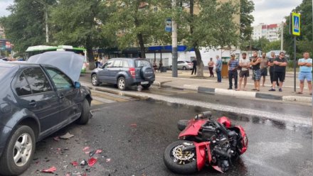 После ДТП с иномаркой в Воронеже погиб 21-летний байкер
