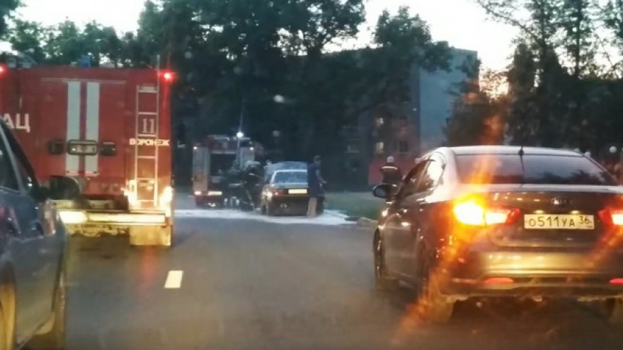 В Воронеже на дороге загорелась Audi
