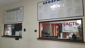 Семеро экс-полицейских ответят в суде за слив данных похоронному бюро в Воронеже