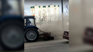 Снегоуборщик устроил «пыльную бурю» в воронежском дворе
