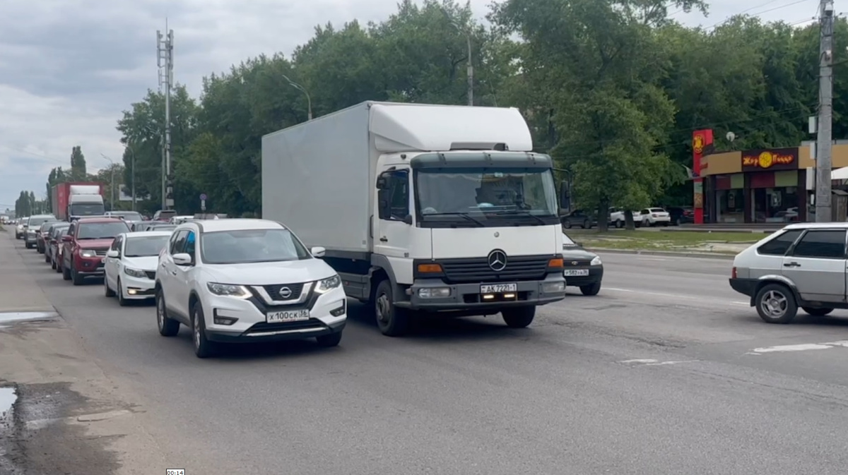 Ремонт проезда Разумова в Воронеже спровоцировал пробки | 13.05.2024 |  Воронеж - БезФормата