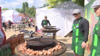 В Воронеже гости мясного бутика оценили фотозону в петровском стиле