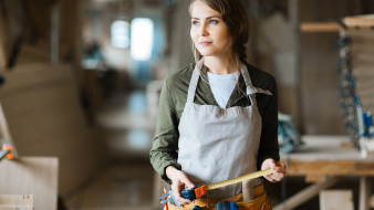 Воронежцам рассказали о сокращении списка «неженских» профессий в России