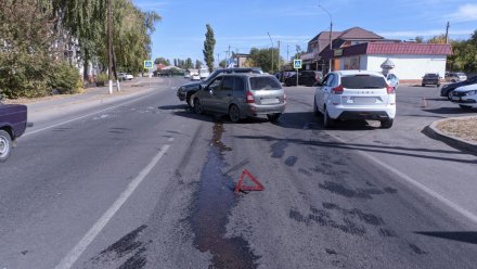 Муж и жена пострадали в ДТП на перекрёстке в Калаче