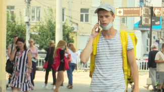 «20 тысяч в неделю». Почему студенты и пенсионеры из Воронежа стали доставщиками еды