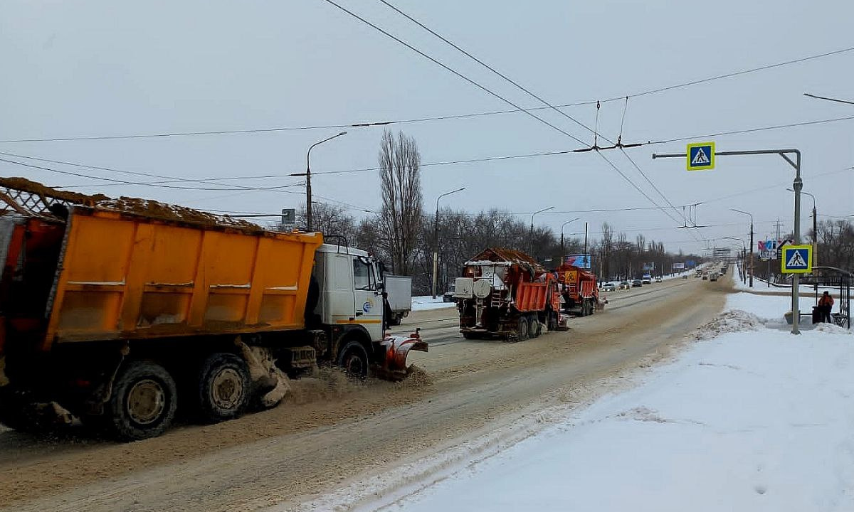 За ночь с улиц Воронежа вывезли более 11 тыс. кубометров снега – Новости  Воронежа и Воронежской области – Вести Воронеж