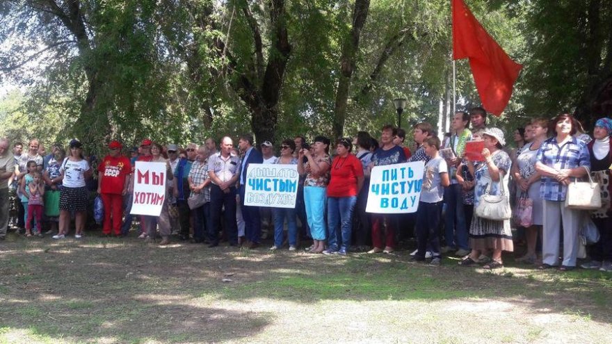 «Наша боль». Более 100 воронежцев вышли на митинг против вони