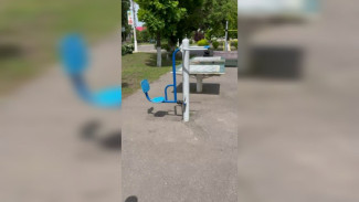 Жители Борисоглебска сняли на видео травмоопасную спортплощадку