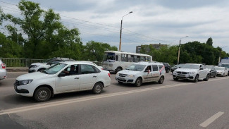 Часть дороги у ДК Кирова в Воронеже останется перекрытой из-за продления ремонта