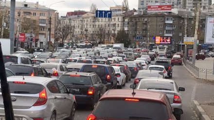 Воронежцы встретили утро в 7-километровой пробке