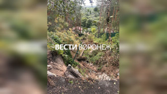 Треснувший асфальт и траншея из песка. Жители Ямного показали последствия схода селя