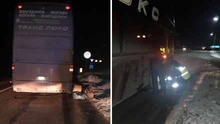 Ехавший в Москву автобус с пассажирами застрял на воронежской трассе в сильный мороз