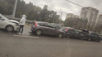 В Воронеже 4 машины столкнулись «паровозиком»