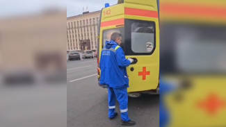 Водителю легковушки стало плохо на улице в центре Воронежа