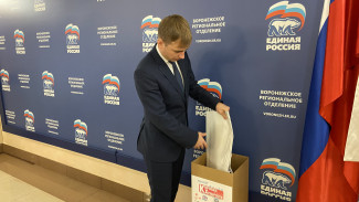 Депутаты «Единой России» присоединились к благотворительной акции «Коробка храбрости»