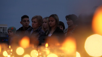В Воронеже на площади Победы прошёл музыкально-поэтический концерт «Реквием»