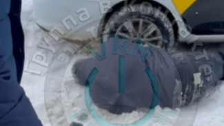 Воронежцы сообщили о смерти мужчины во время расчистки снега