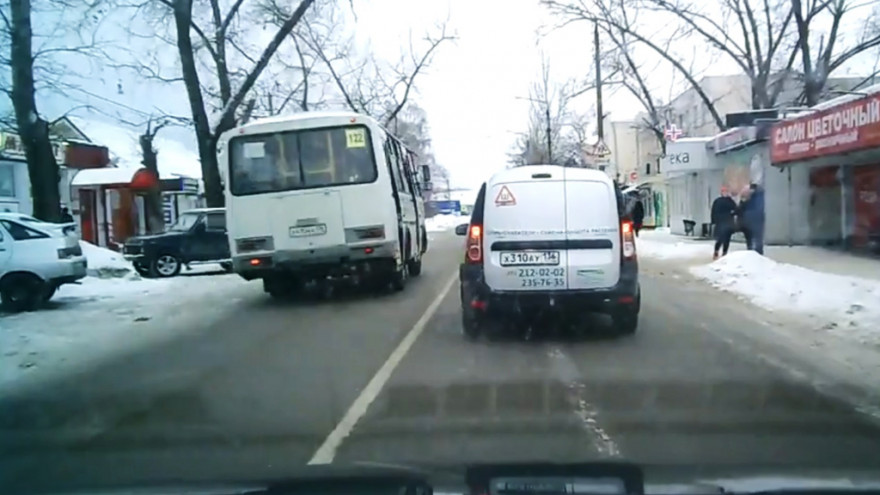 В Воронеже водителя пассажирского автобуса оштрафовали за выезд на «встречку»