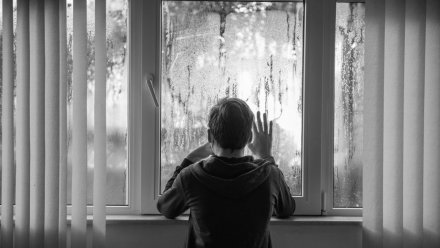 Стало известно состояние выпавшего из окна 5 этажа трёхлетнего мальчика в Воронеже