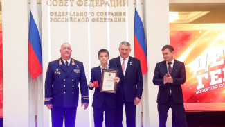 Воронежского школьника наградили медалью за спасение утопающих в Дону друзей