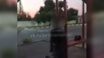 В Лисках на автобусной остановке обнаружили труп женщины