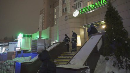 Двоих парней отправили под домашний арест после запуска салюта в «‎Сбербанке»‎ в Воронеже