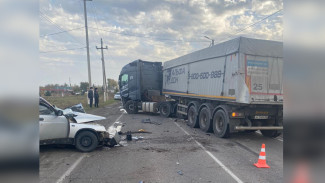 Водитель разбился в ДТП с грузовиком в Новохопёрске