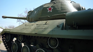 В Воронеже танк-памятник «Иосиф Сталин» подготовили ко Дню Победы