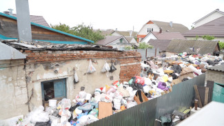 Хозяйка мусорной горы. Жительница Воронежа превратила дом в огромную свалку