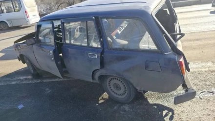 20-летний водитель ВАЗа попал в больницу после ДТП на Вогрэсовском мосту