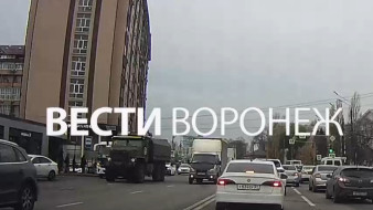 Такси столкнулось с военной машиной у воронежского педуниверситета